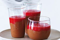 Mousse au Chocolat mit Himbeeren Mousse au Chocolat mit Himbeeren