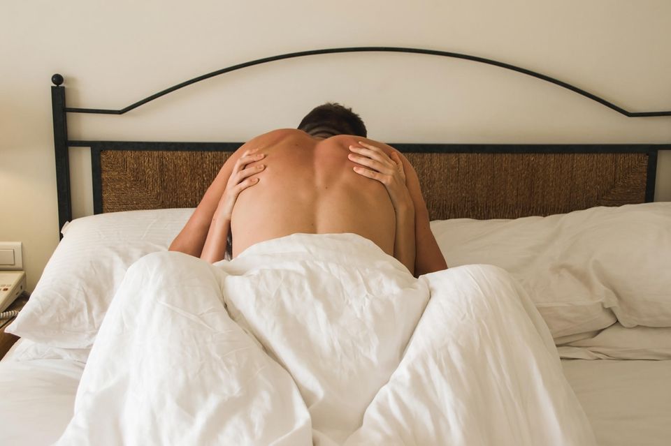 Wie viel Sex ist in meinem Alter normal: Paar im Bett