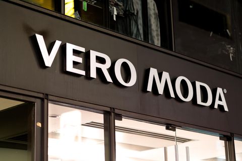 Vero Moda Logo auf einem Geschäft