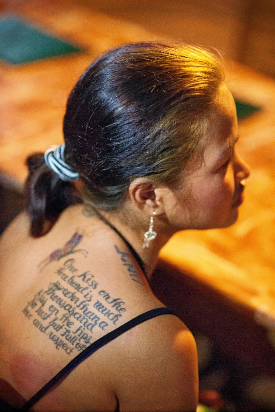 Frau mit einem Tattoo