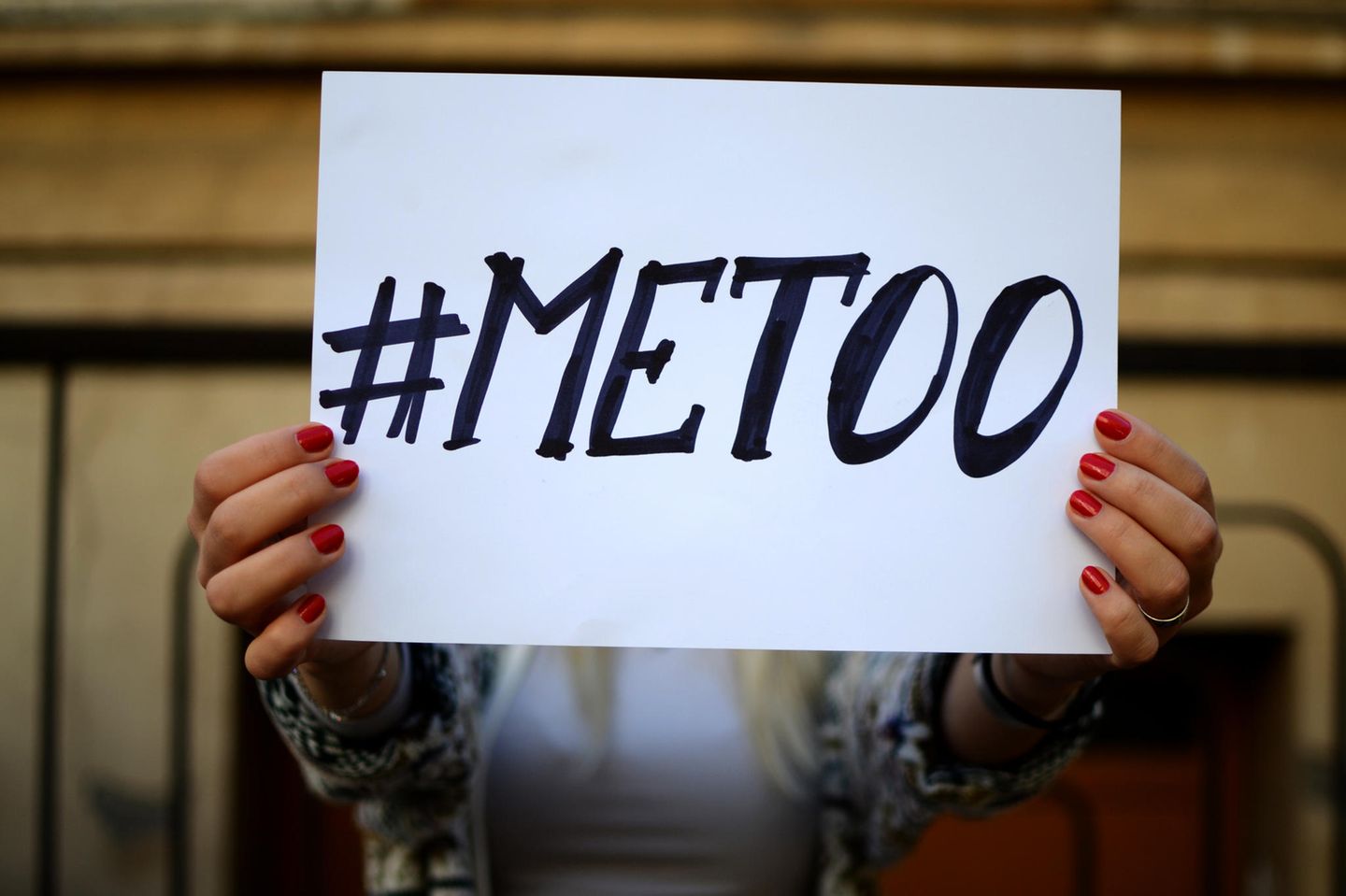 Sexuelle Belästigung: Metoo-Schild
