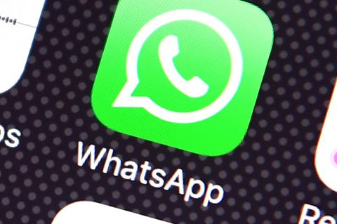Löschfunktion bei Whatsapp: Die App auf einem Smartphone-Display.