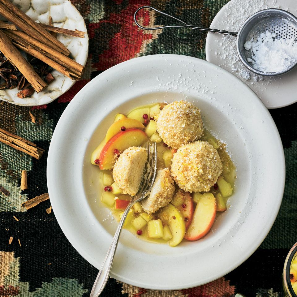 Quarkknödel mit Apfelkompott