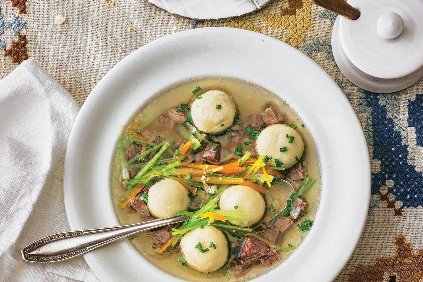 Griessknodel Tafelspitz Suppe Mit Rostbrot Brigitte De