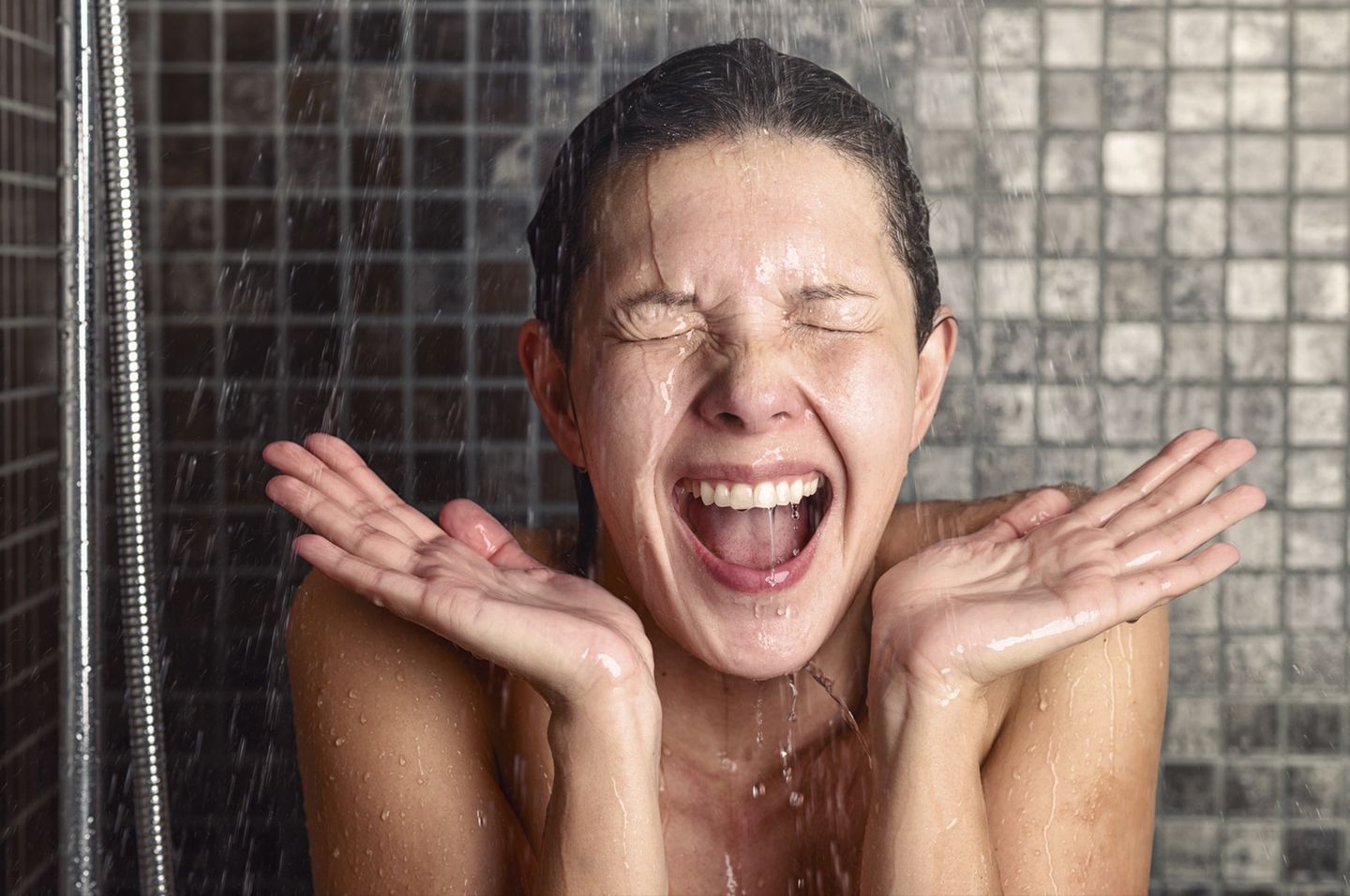 Mädchen In Der Dusche Stockfotos und -bilder Kaufen - Alamy