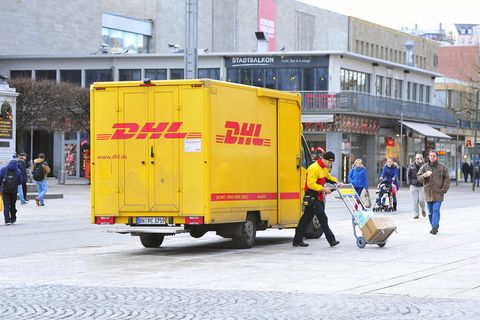 DHL: Fahrzeug und Zusteller