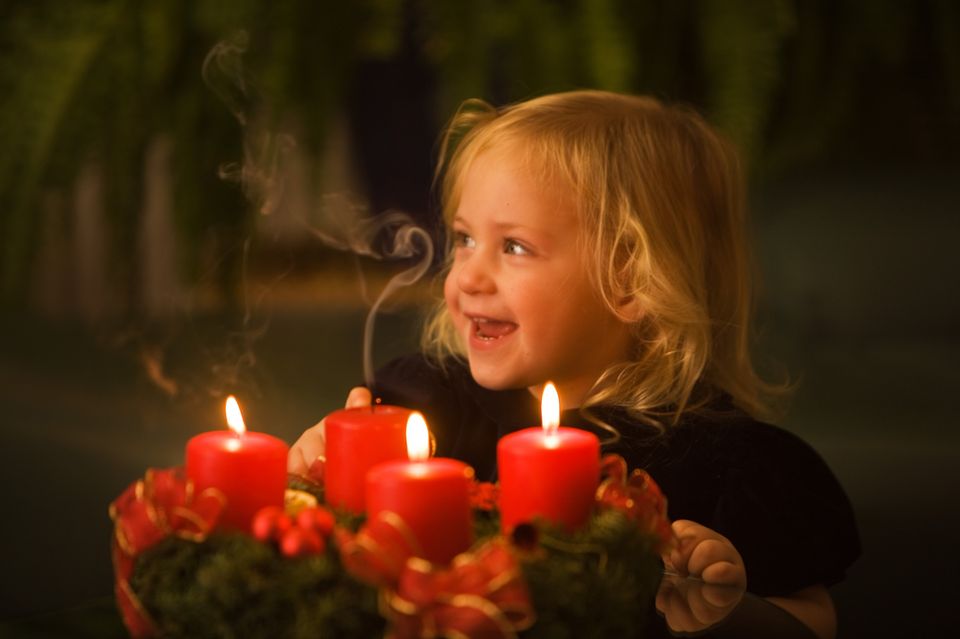 Winter ist Kerzenzeit - wie wir Kinder vor Verbrennungen schützen