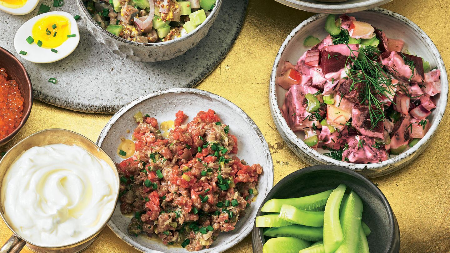 Tatar mit Gewürzgurken und Kapern | BRIGITTE.de Tatar mit Gewürzgurken und Kapern | BRIGITTE.de