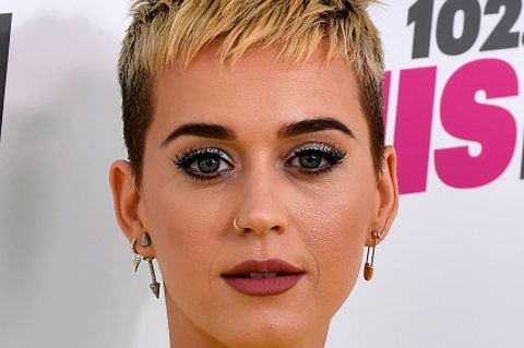 Katy Perry mit unreiner Haut