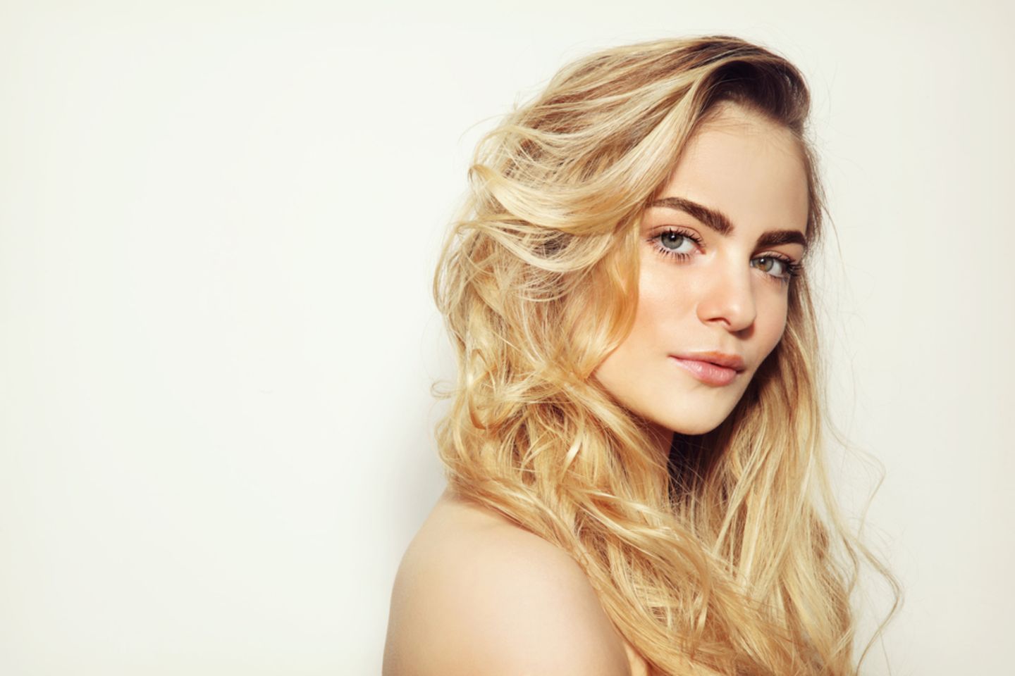 Mit schwarzen strähnen blond Frisuren Blond