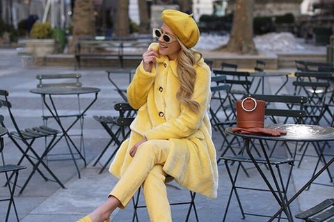 Trendfarben 2018: Bloggerin in gelbem Outfit