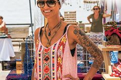 Fuerteventura Künstlermarkt von Lajares Fuerteventura: Frau auf dem Künstlermarkt