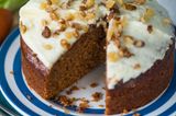 Möhrenkuchen mit Walnüssen und Frischkäse