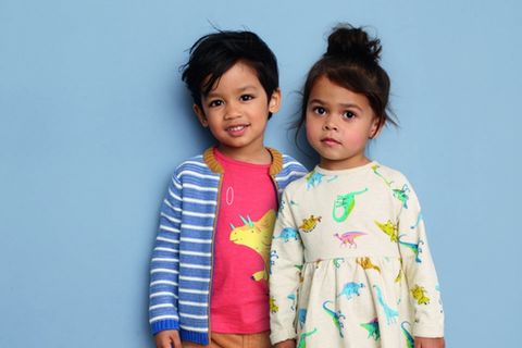 Röcke und Dinosaurier für alle! Ein britisches Modehaus führt Unisex-Label ein