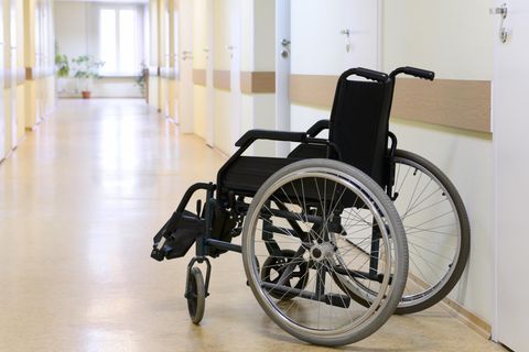 Pflegenotstand: Rollstuhl in einem Altenheim