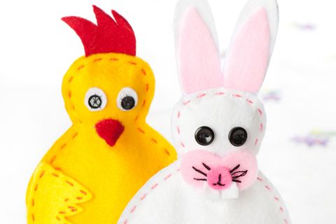Eierwärmer nähen: Hase und Huhn auf Ei