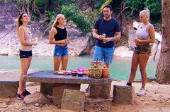 Hauptsache was zu trinken! Der Bachelor und seine drei Ladys genießen Vietnam. Hauptsache was zu trinken! Der Bachelor und seine drei Ladys genießen Vietnam.