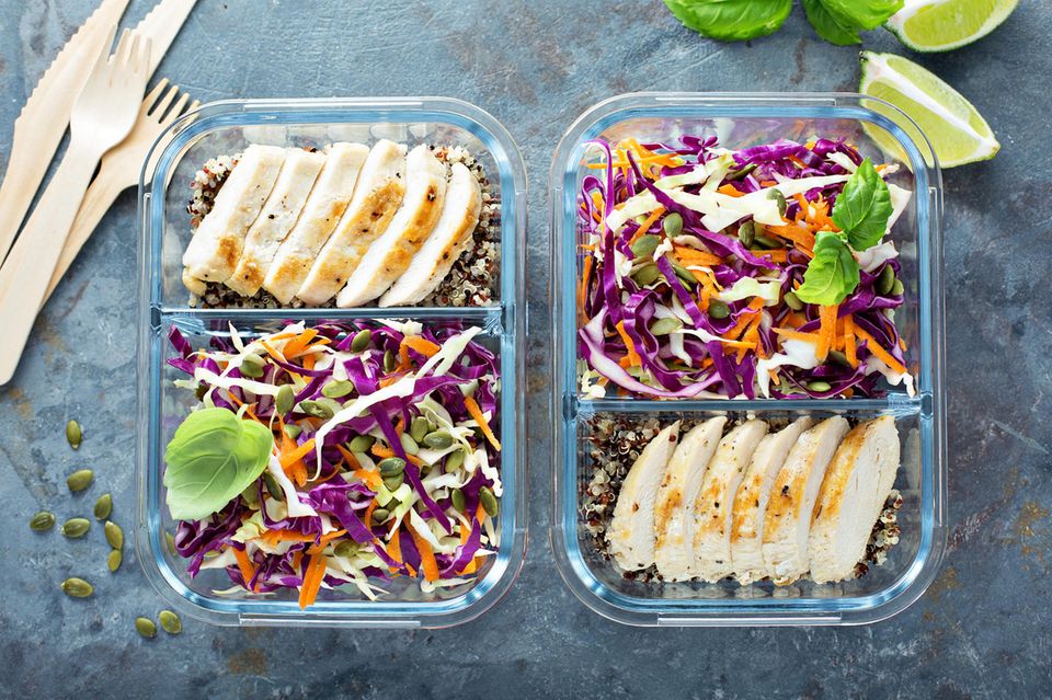 Nebenbei-Diät: Salat und Hühnerbrust in einer Brotdose