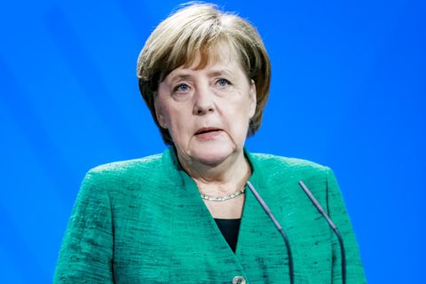 Diskussion um Nationalhymne: Angela Merkel am Rednerpult
