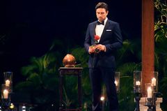 Der Völzi vergibt seine letzte überzüchtete Rose. Der Völzi vergibt seine letzte überzüchtete Rose.