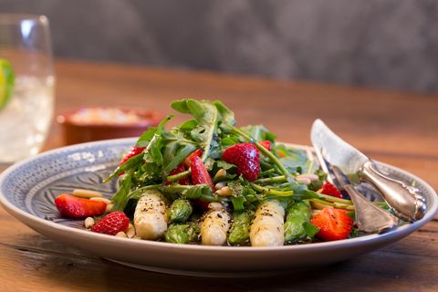 Vorspeise mit Spargel: Spargel Erdbeer Salat