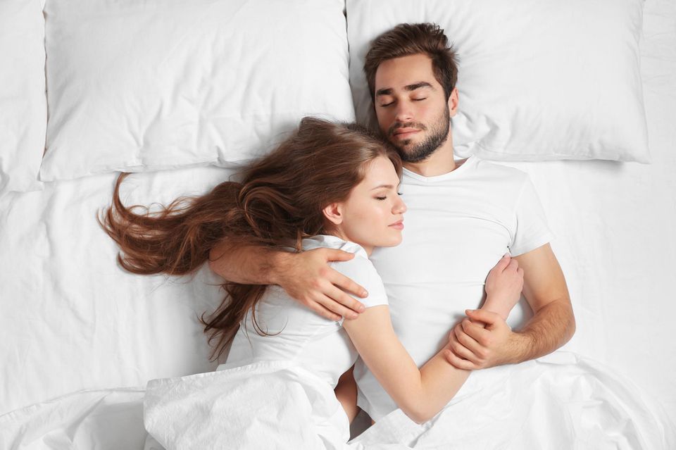 In welchem Alter ist Sex am besten: Paar im Bett