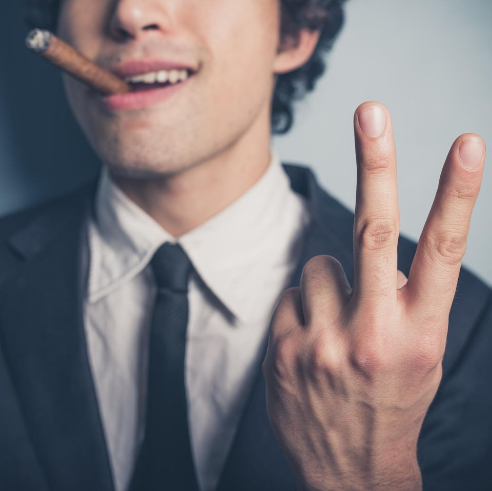 Von Arschlöchern lernen: Mann mit Zigarre