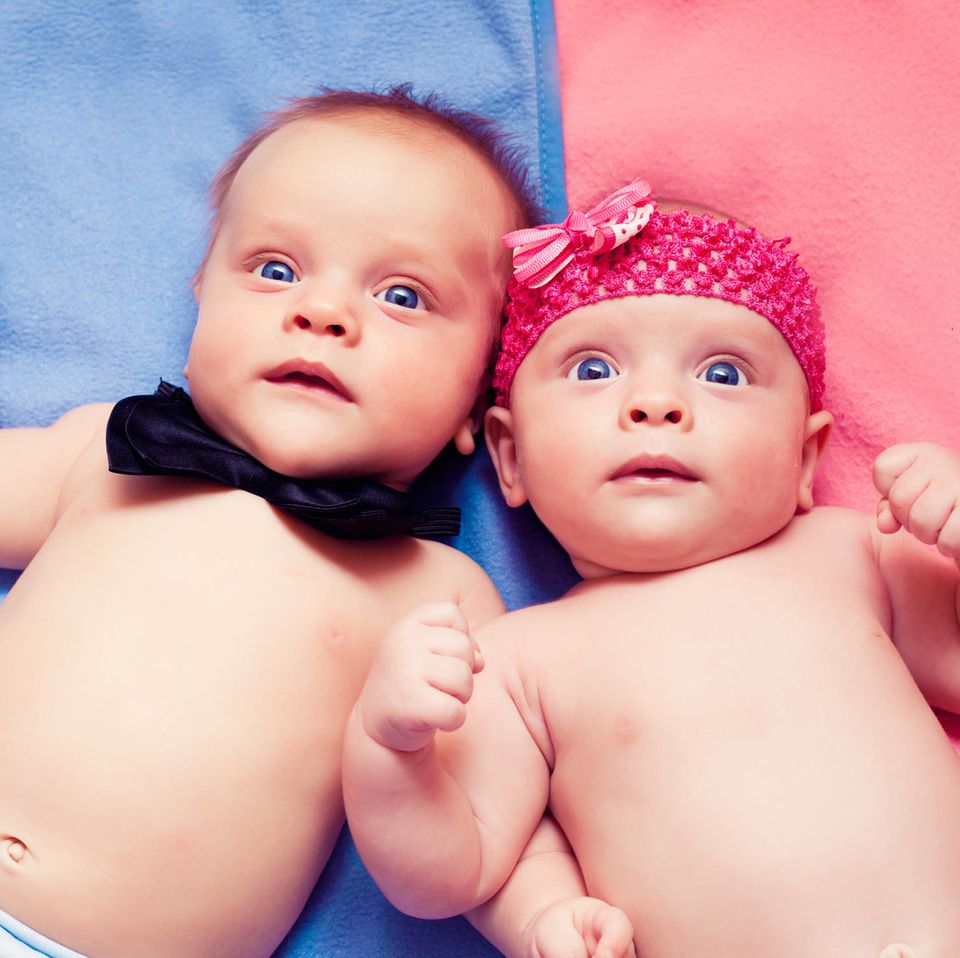Gender-Marketing: Zwei Babys – ein Junge und ein Mädchen