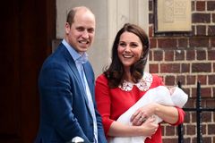 William und Kate verlassen mit Kind Nummer 3 das Krankenhaus William und Kate verlassen mit Kind Nummer 3 das Krankenhaus
