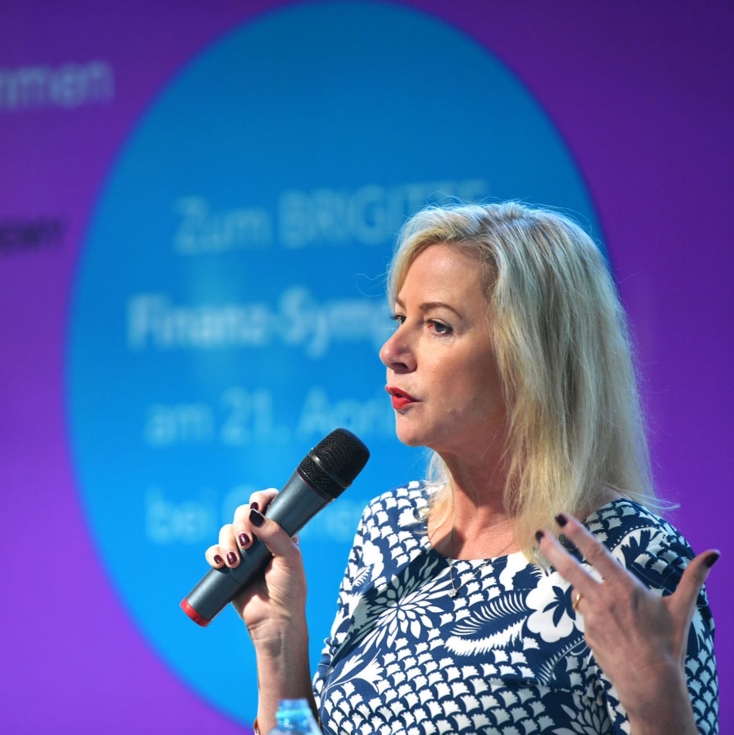 "Frauen brauchen keine anderen Finanzprodukte, aber sie brauchen eine andere Ansprache", meint Anne Conelly, Geschäftsführerin von hermoney.de