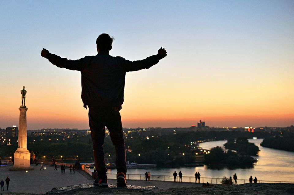 Belgrad-Tipps Belgrad-Tipps: Mann vor Sonnenuntergang