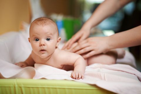 Muss man Babys beim Wickeln um Erlaubnis fragen?