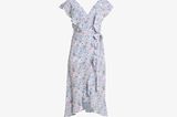 Hellblaues Midi-Kleid mit floralem Muster. Von Missguided, um 45 Euro.