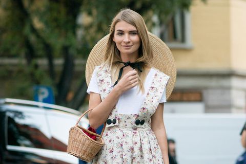 Bloggerin trägt Tea Dress