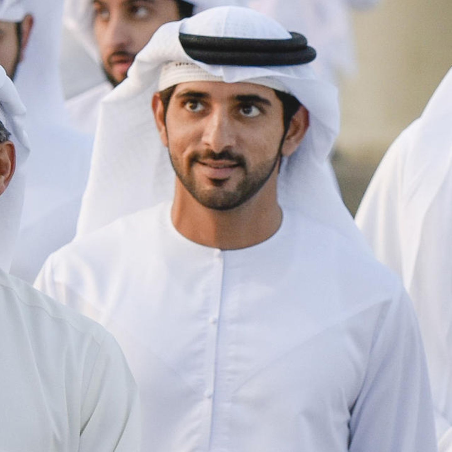 Hach, wer kann diesen Augen schon widerstehen? Scheich Hamdan bin Muhammad Al Maktum ist der zweite Sohn von Scheich Muhammad bin Raschid Al Maktum und der Erbprinz von Dubai. Zugegeben, sein Name ist ein echter Zungenbrecher - glücklicherweise darf man ihn aber auch Fazza nennen. 