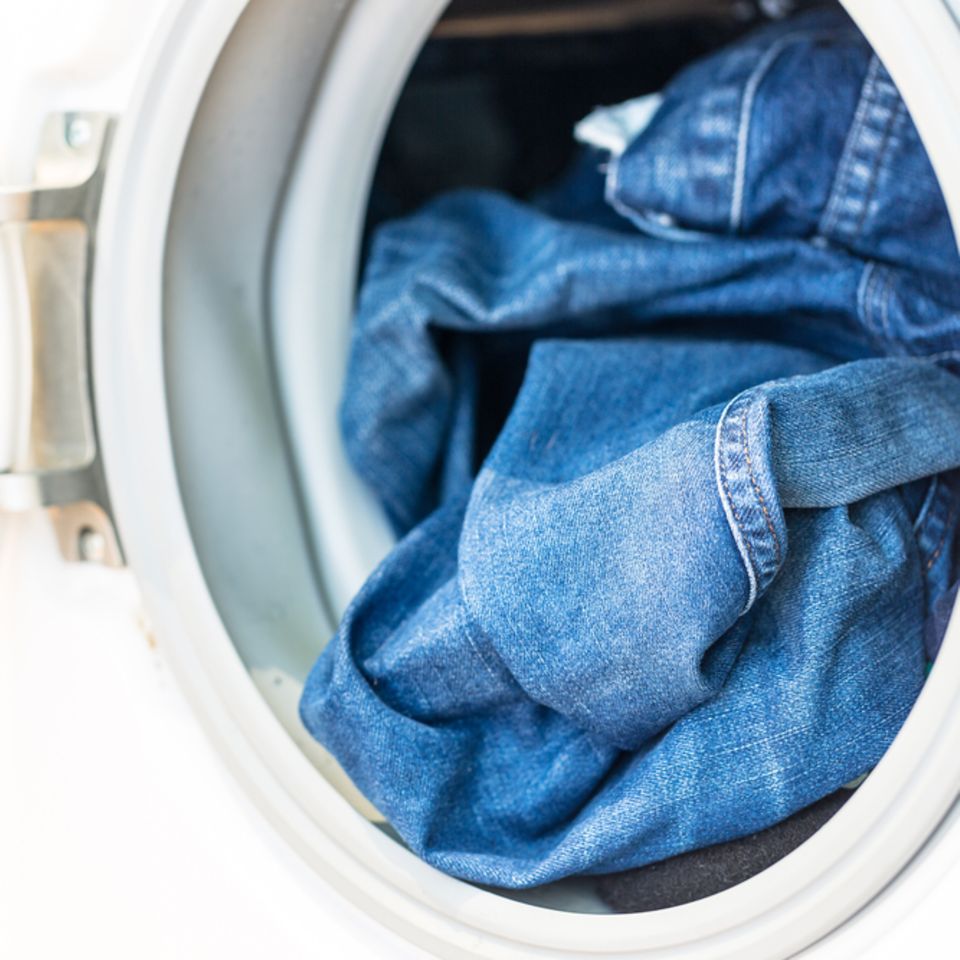 Jeans waschen: Jeanshose in der Waschmaschine