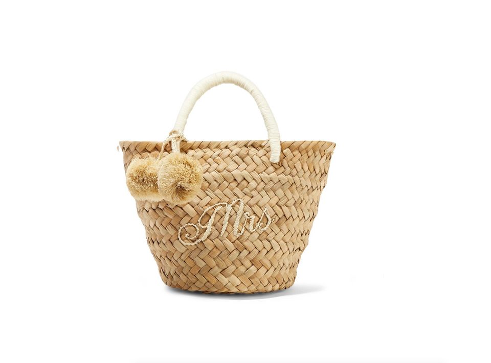 Kleine Korbtasche aus gewebtem Stroh mit Stickereien und Pompons. Von Kayu, erhältlich über Net-a-Porter für circa 105 Euro.