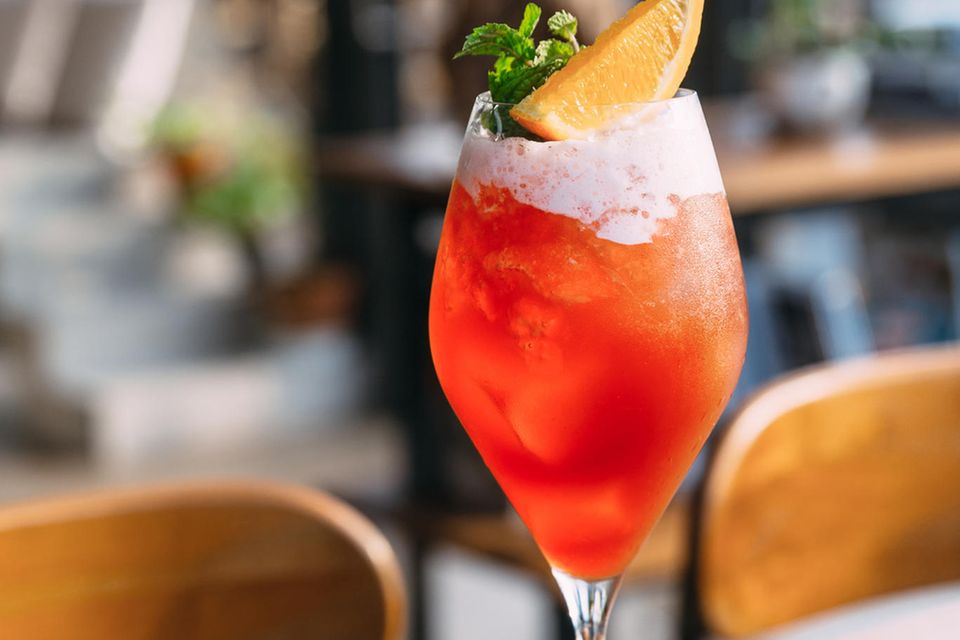 Sekt-Cocktail mit Cranberry-Orange