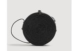 Trendpiece der Saison: Schwarze Bambus-Tasche. Dieses runde und handgefertigte Modell ist von Mango und für circa 70 Euro erhältlich.