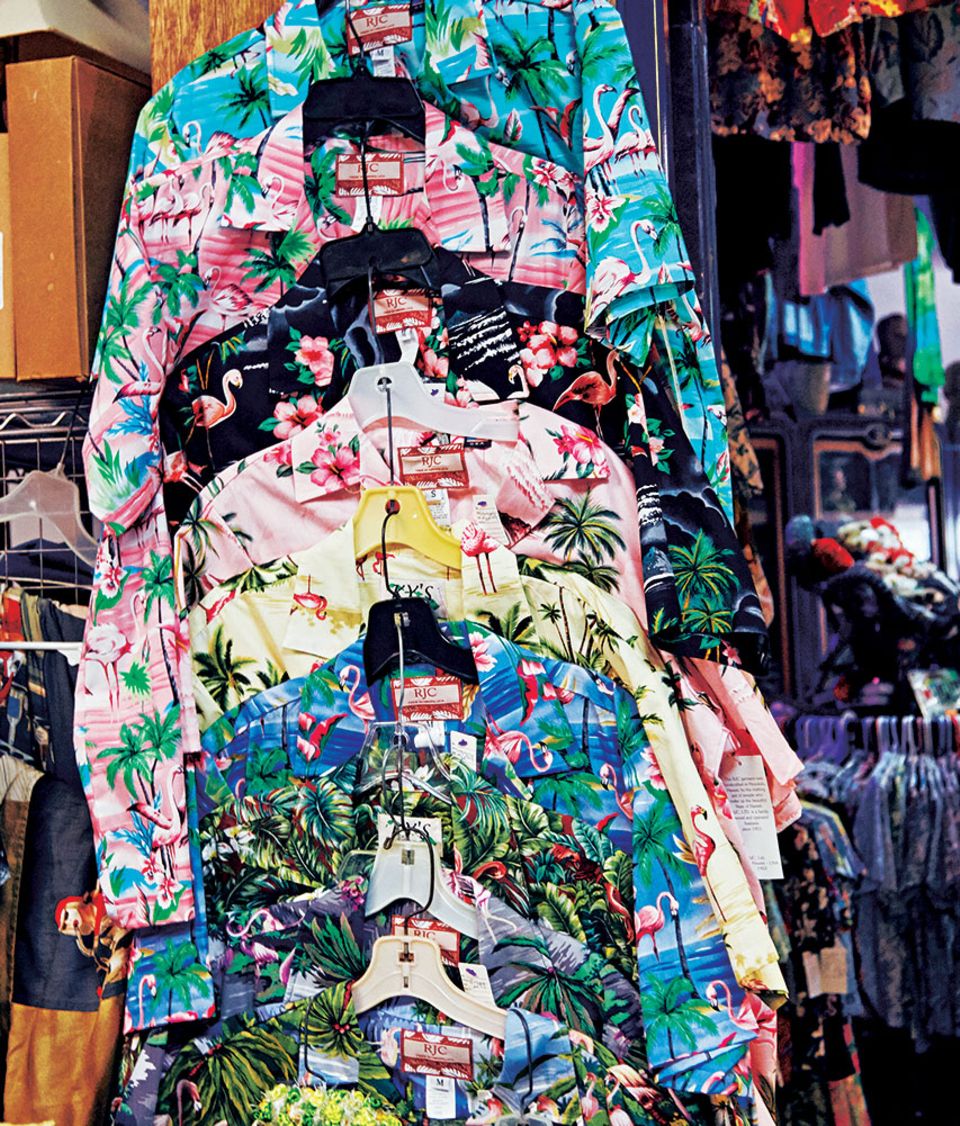 Hawaii Reisetipps: Aloha Shirts in verschiedenen Farben und Designs