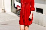 Sommer-Streetstyles: Rotes Mini-Kleid mit Bubi-Kragen