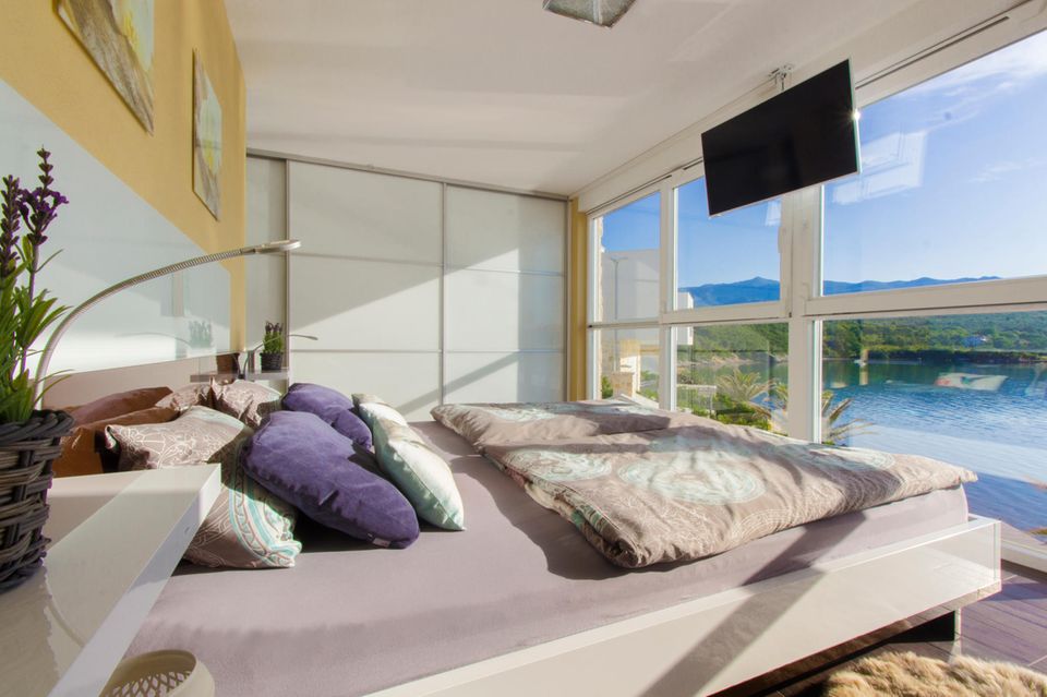 Cathy Hummels Airbnb Villa