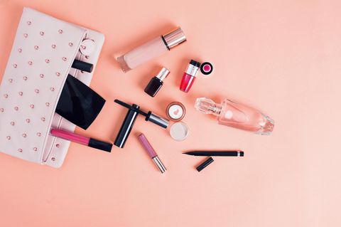 Beauty-Neuheiten: Make-up-Tasche mit Kosmetik