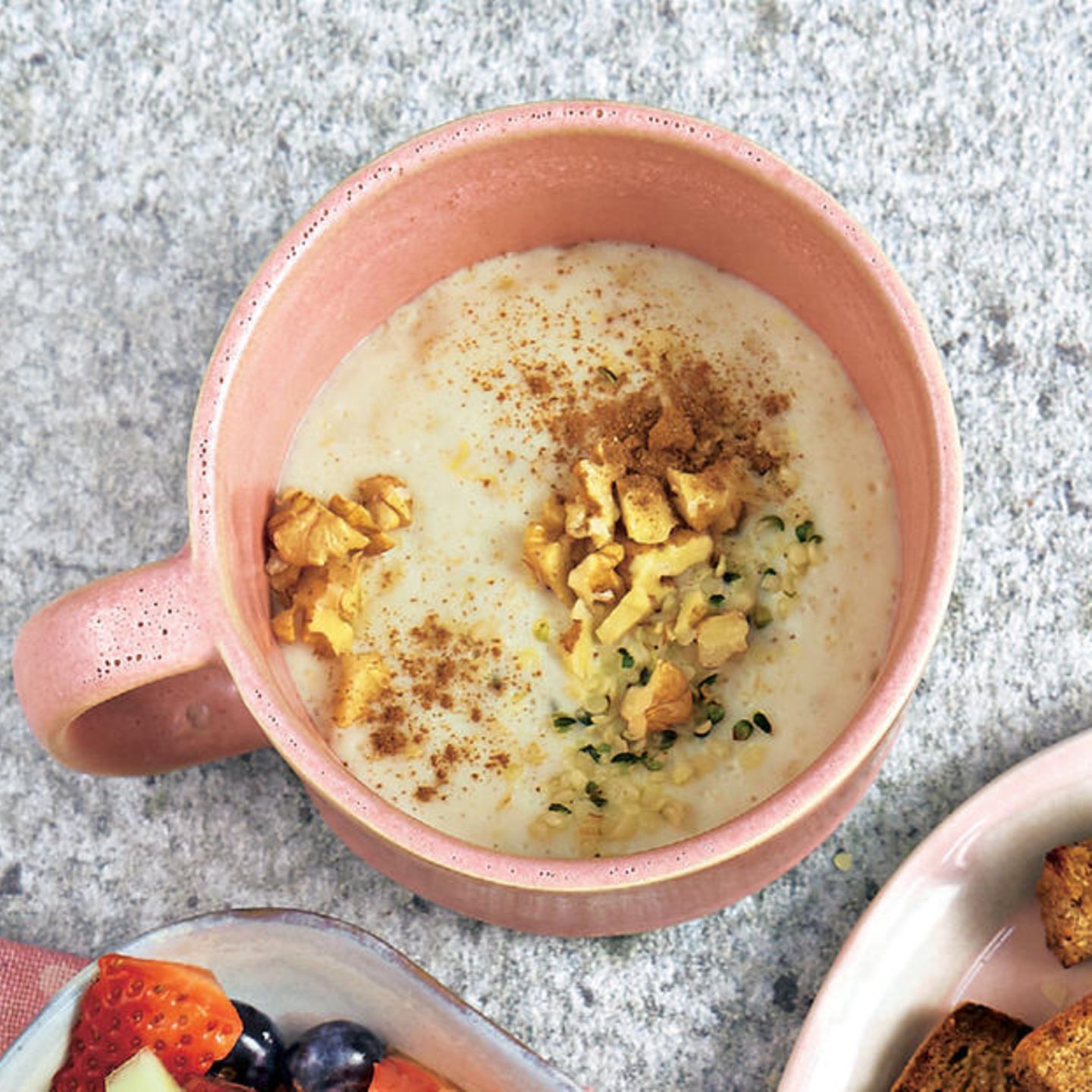 Overnight-Protein-Porridge mit Obstsalat