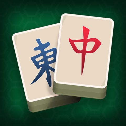 Mahjong: Traditionelle Spielsteine vor grünem Hintergrund