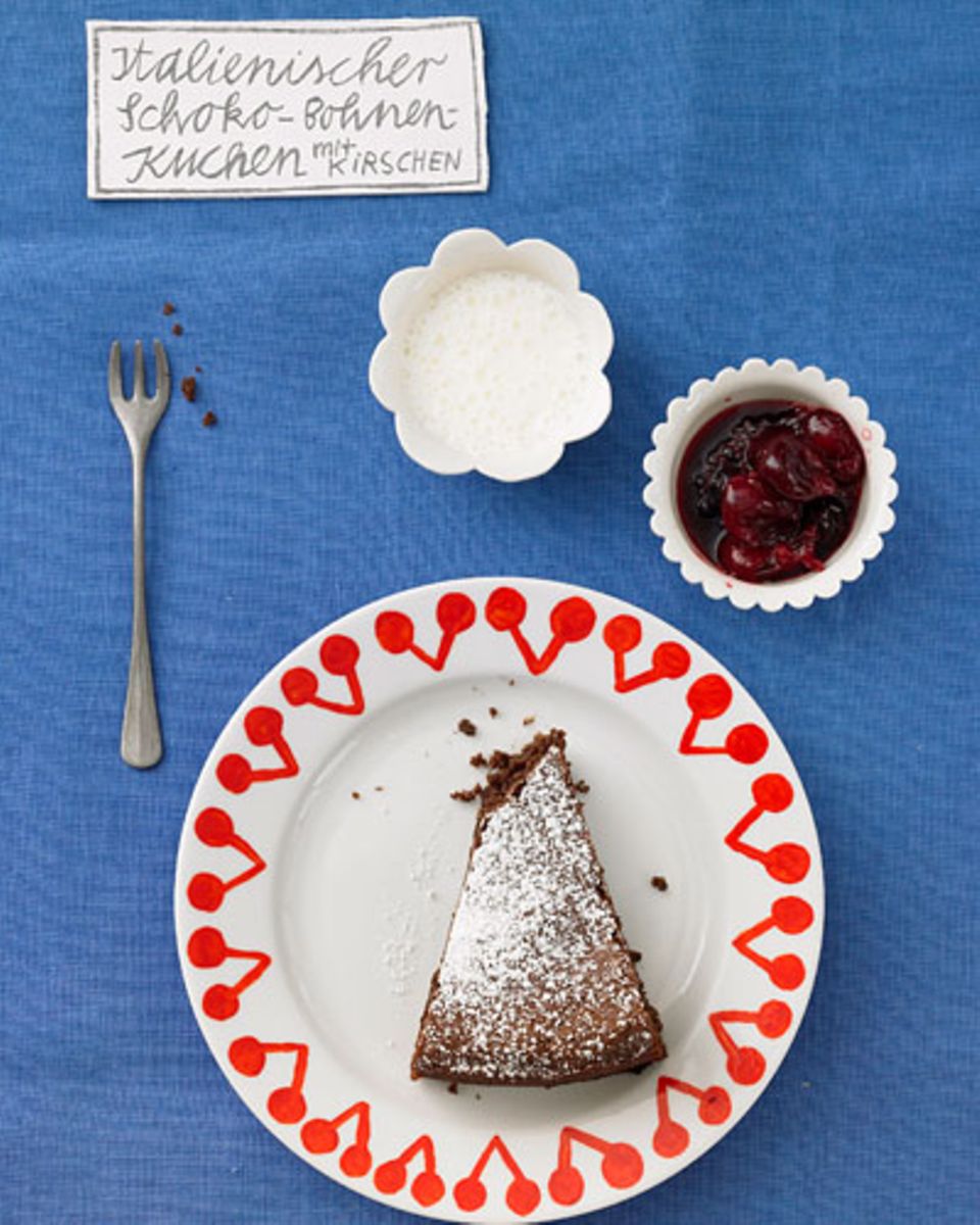 Schoko-Bohnen-Kuchen mit Kirschkompott