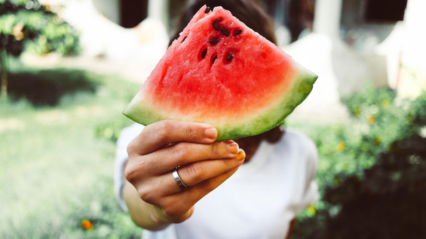 Melonen-Trick-Wassermelone-in-perfekte-Snack-St-cke-schneiden-so-funktioniert-es-ganz-einfach