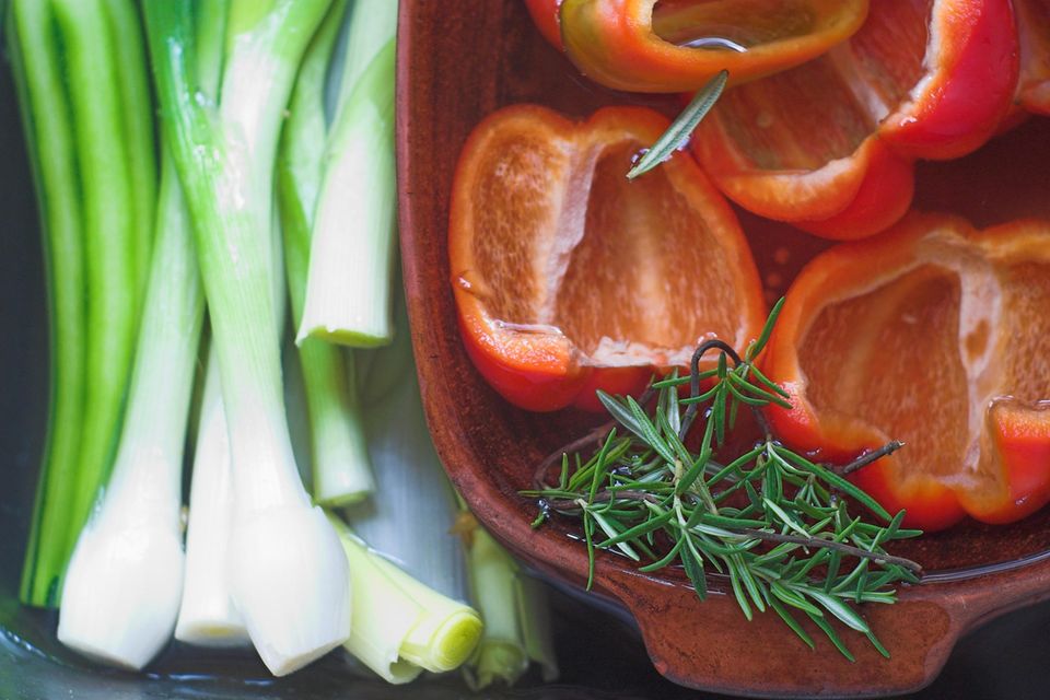 Wie Lange Muss Ich Einen Römertopf Wässern Fünf Gründe, warum wir uns alle sofort einen Römertopf anschaffen