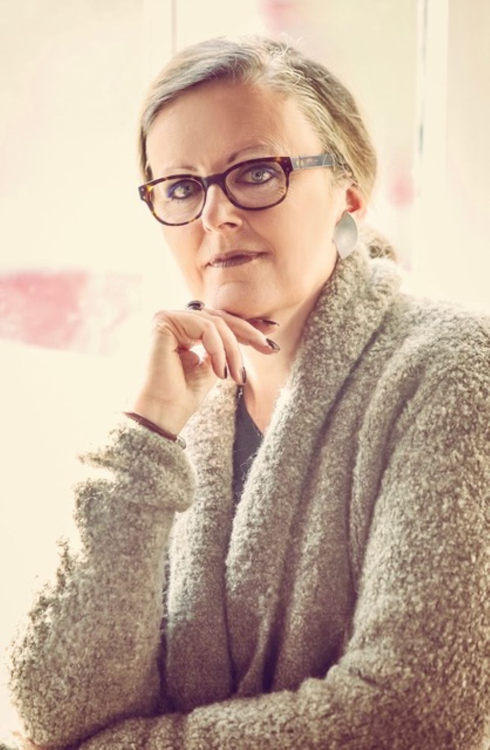 Sabine Wallefeld hat fast 30 Jahre als Gymnasiallehrerin gearbeitet, bis sie ihrer Berufung folgte. Heute ist sie Autorin und Malerin und hat in Hülsenbusch, einem kleinen Dorf nahe Köln, ein Künstlerhaus eröffnet. Sabine Wallefeld hat fast 30 Jahre als Gymnasiallehrerin gearbeitet, bis sie ihrer Berufung folgte. Heute ist sie Autorin und Malerin und hat in Hülsenbusch, einem kleinen Dorf nahe Köln, ein Künstlerhaus eröffnet.