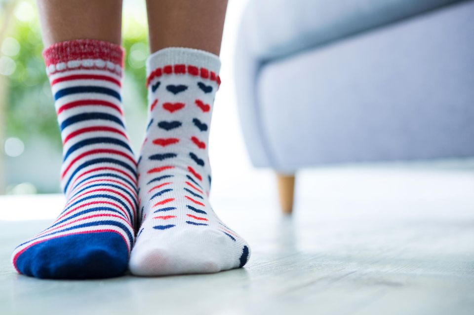 Socken waschen: Bunte Socken tragen